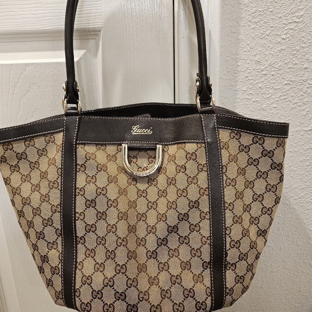 Authentic Gucci shoulder bag